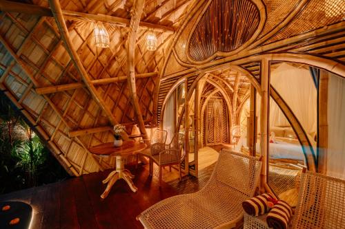 Adi's Bamboo House Sidemen - NYAN BALI in Sidemen