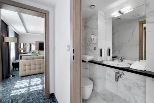 87884490 Golden Tulip Krakow Kazimierz