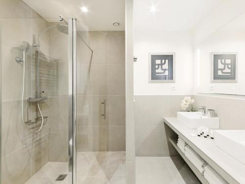 Luxury 3 Bedrooms République I by Livinparis - image 11