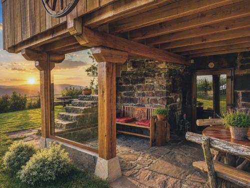 La cabaña mirador de los Valles Pasiegos (La cabana mirador de los Valles Pasiegos) in Vega de Pas