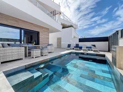 3112 - Villa Azura