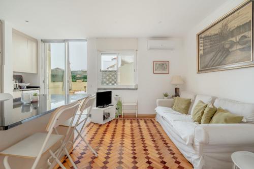 Santarem Terrace by Homing in Marvila