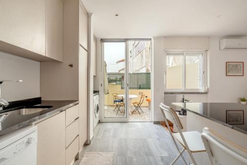 Santarem Terrace by Homing in Marvila