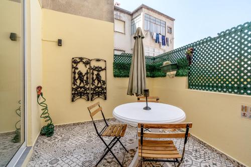 Santarem Terrace by Homing in Marvila