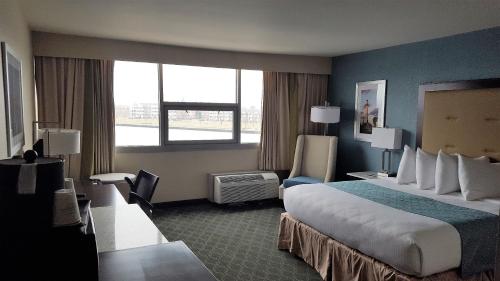 Wyndham Garden Kenosha - image 14