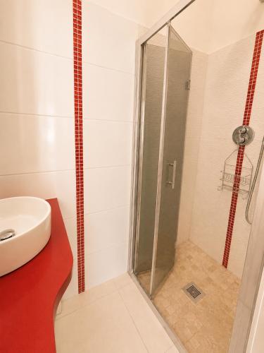 Bathroom, Studio with private garden in St Laurent du Var in Mercantour