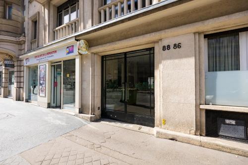 Montparnasse Stylish Studio Apartment NetFlix - image 2
