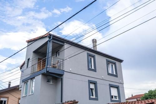 Viesnīcas āriene, Late Story in Podgorica