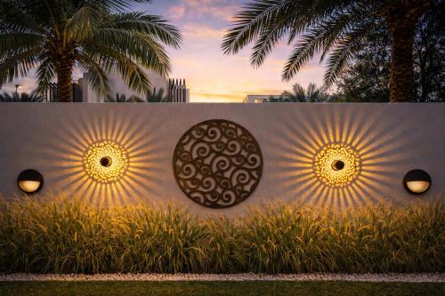 Spectacular Huge 5-Bed Family Villa with Private Pool in Quiet Luxury a flash away from Downtown - image 8