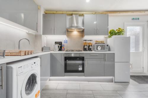 The Cozy Stays Hackney House near Farm:Shop & Cafe