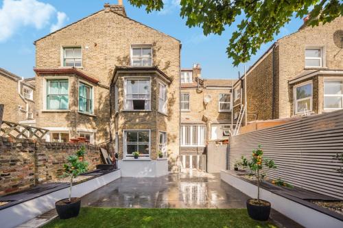 The Cozy Stays Hackney House near Farm:Shop & Cafe