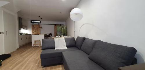 Modern Studio - Walk Everywhere!