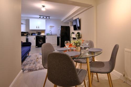 Sylvan lodge - Ground floor apartment with parking in Dewsbury