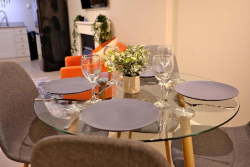 Sylvan lodge - Ground floor apartment with parking in Dewsbury