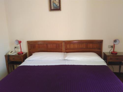 Double or Twin Room with Sea View and Private Internal Bathroom image 7