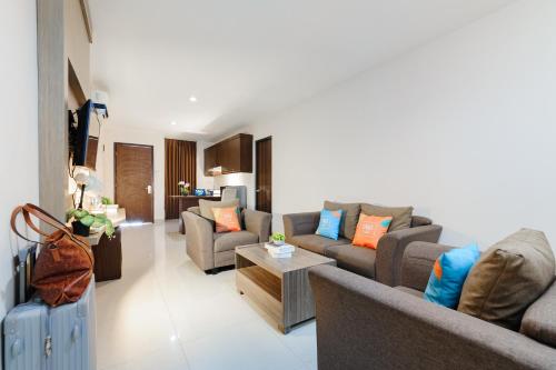 RedDoorz Plus @ TB Simatupang Room Type - Family Room