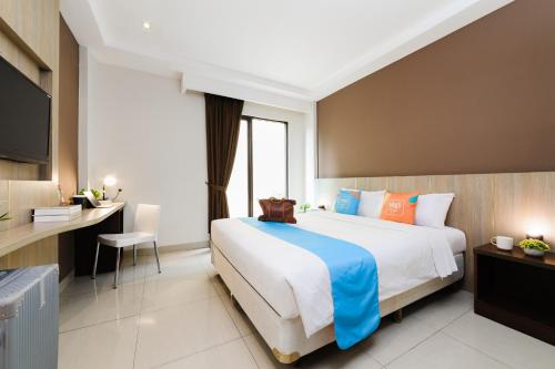 RedDoorz Plus @ TB Simatupang Room Type - Superior Double Room