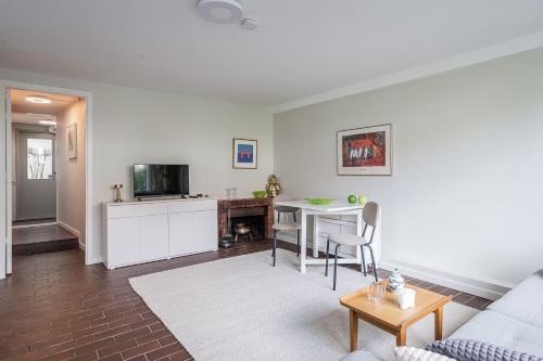 Local 1BR Townhouse Stay in Orgryte - Near Central Gothenburg - image 3
