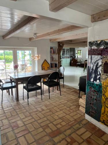 The Fishermen's House - charming and close to beach – khách sạn tại Vanga