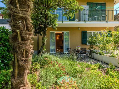 Apartment Renza by Interhome