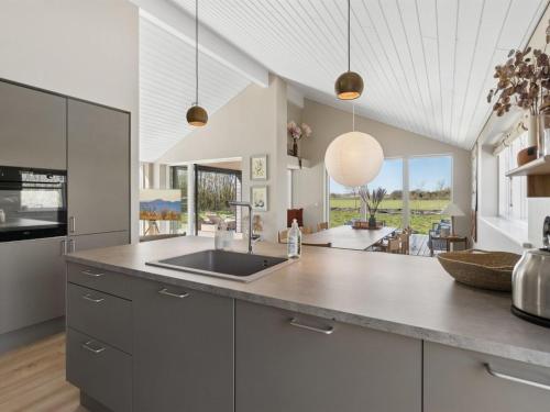 virtuve, Holiday Home Arisa - 1-2km from the sea by Interhome in Kannikegaerdet