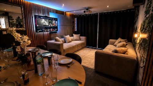 Vendégszoba, Gîte 10 pers, Home cinéma, proche PuyduFou (Gite 10 pers, Home cinema, proche PuyduFou) in La Chaize-le-Vicomte