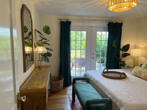 Casita Encanta-Dora, Steps to town, Pet-Friendly in Mount Dora (FL)