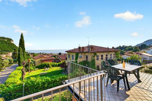 TERRAZZA DI GARDA - Regarda Travel