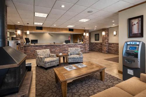 Econo Lodge - image 36