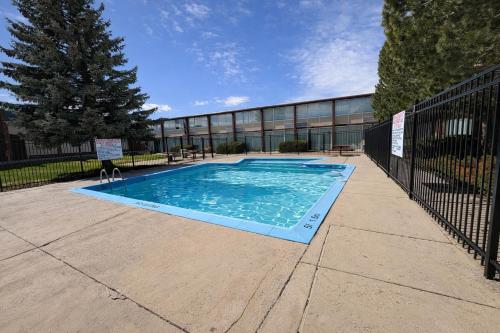 Econo Lodge - image 39