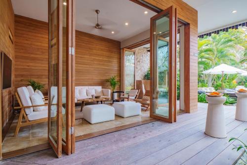 Eko Villa Seminyak - Tropical Villa Walk to Beach - image 3