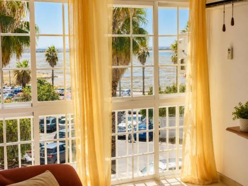Cadizz Luz de la Bahía Family Stay Concepción WiFi AC – khách sạn tại Puerto Real