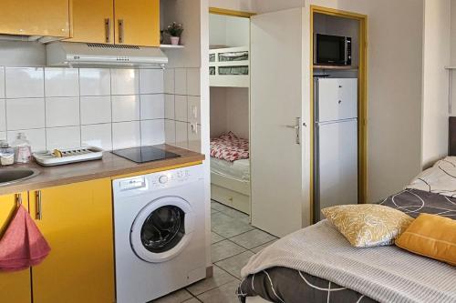 AC Studio with Parking in Sanary-sur-Mer - image 4
