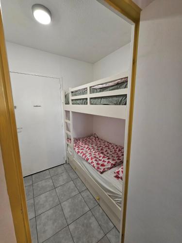 AC Studio with Parking in Sanary-sur-Mer - image 3