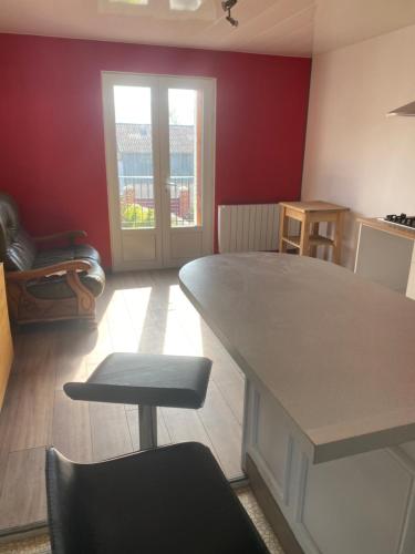 Studio dans maisonnette indépendante (Studio dans maisonnette independante) in Aumenancourt
