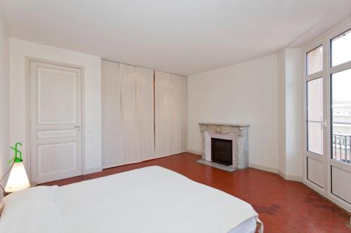 REF 35 - Cannes Center - Duplex apartment for rent - Tap to explore photos