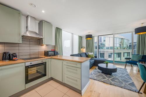 Facilities, Balcony & City Views - 2BR - Parking - Sleeps 6 in Other