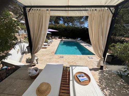 Villa "LES ALIZES" Etage côté PISCINE - APERCU MER