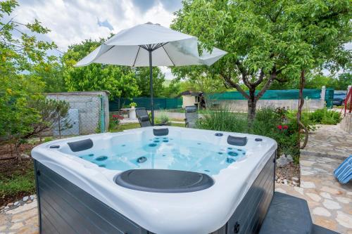 House Tamy - with jacuzzi - Srijane