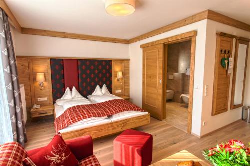 1 queen bed, 1 sofa bed