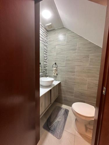 Beautiful suite near the embassy and the stadium - image 5