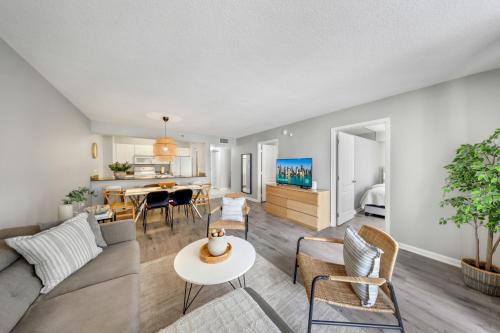 Stunning 1/1 Condo @Brickell Free Parking/Pool in Miami, USA