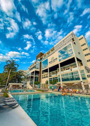 Exterior view of Grand Suites Family Resort