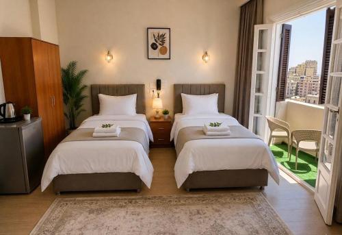 New Hyde Park House Hotel in Alexandria