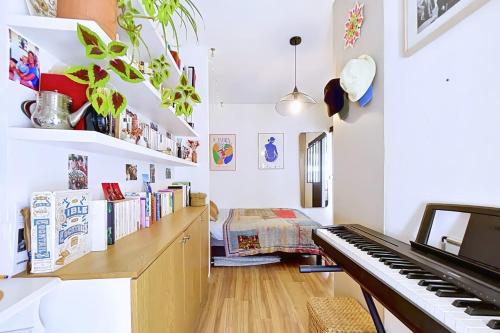 Charming studio near Canal Saint-Martin - image 13