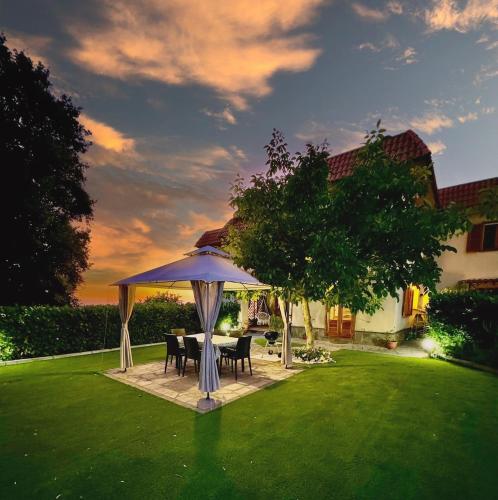 Villa Cristina- Garden and View