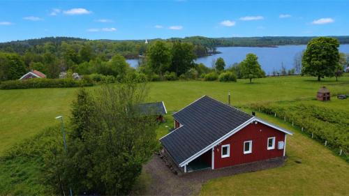 Viesnīcas āriene, Hus Kalvsjö (Hus Kalvsjo) in Alnas