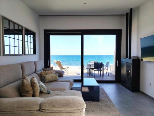 Bungalow a pie de playa con acceso al mar y piscina