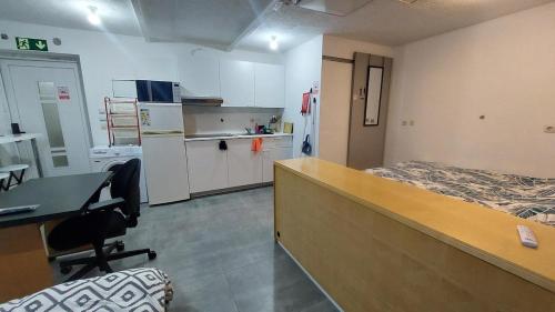 Cozy studio apartment with 2 beds and kitchen in Havange