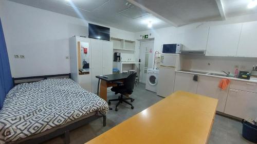 Cozy studio apartment with 2 beds and kitchen in Havange